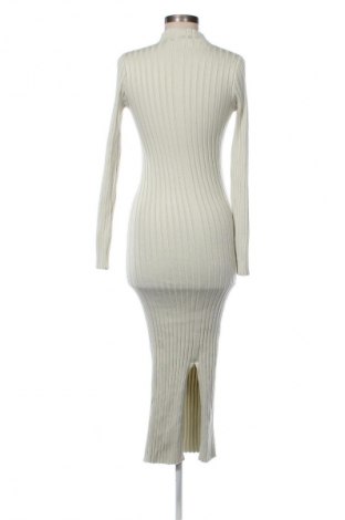 Рокля Bershka, Размер L, Цвят Зелен, Цена 26,99 лв.