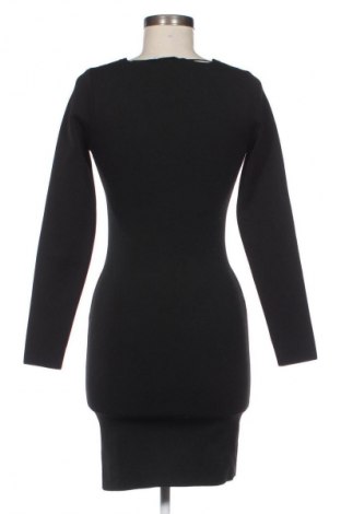 Рокля Bershka, Размер M, Цвят Черен, Цена 42,00 лв.