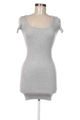 Рокля Bershka, Размер S, Цвят Сив, Цена 23,99 лв.