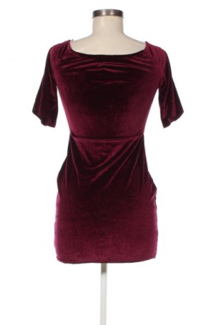 Рокля Boohoo, Размер M, Цвят Червен, Цена 22,99 лв.