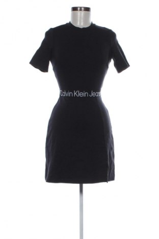Рокля Calvin Klein Jeans, Размер XS, Цвят Черен, Цена 69,99 лв.