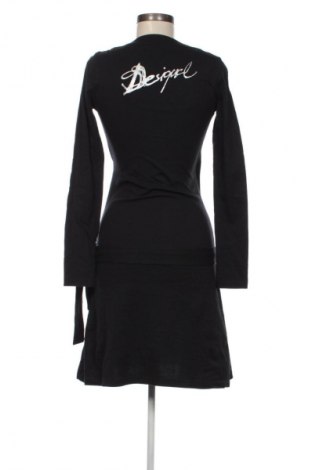 Рокля Desigual, Размер S, Цвят Многоцветен, Цена 61,99 лв.