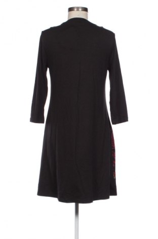 Рокля Desigual, Размер M, Цвят Многоцветен, Цена 189,99 лв.