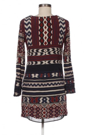 Рокля Desigual, Размер M, Цвят Многоцветен, Цена 49,02 лв.