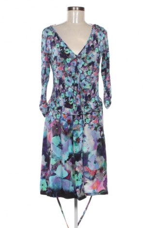 Рокля Dika, Размер M, Цвят Многоцветен, Цена 92,29 лв.