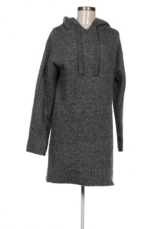 Ruha Guess, Méret M, Szín Szürke, Ár 17 709 Ft