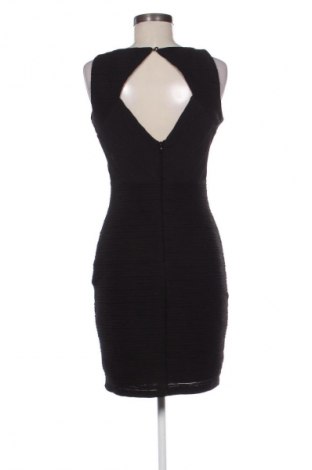 Рокля Guess, Размер M, Цвят Черен, Цена 172,14 лв.