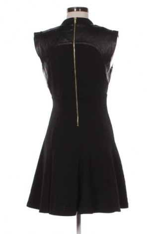 Рокля Guess, Размер XL, Цвят Черен, Цена 78,99 лв.