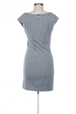 Рокля Guess, Размер S, Цвят Многоцветен, Цена 85,99 лв.