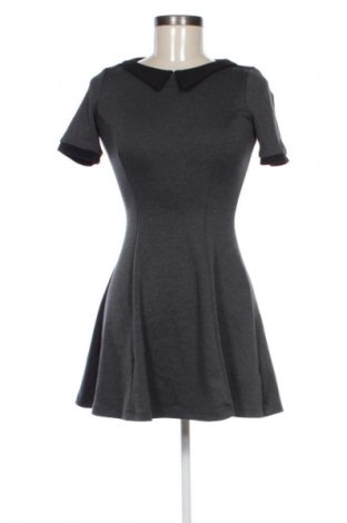Kleid H&M Divided, Größe XS, Farbe Grau, Preis € 19,95