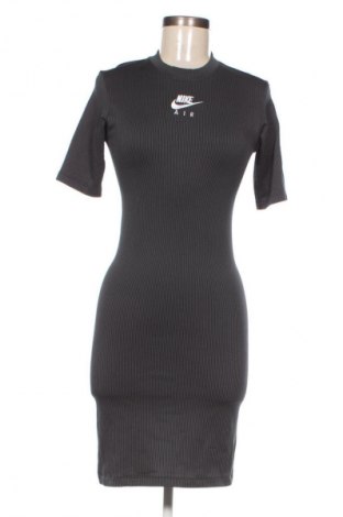 Sukienka Nike, Rozmiar M, Kolor Kolorowy, Cena 126,44 zł