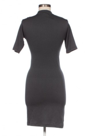 Sukienka Nike, Rozmiar M, Kolor Kolorowy, Cena 126,44 zł