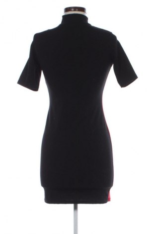 Kleid Pretty Little Thing, Größe M, Farbe Mehrfarbig, Preis € 20,03