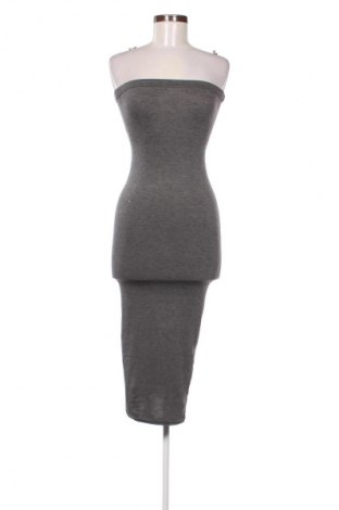 Kleid Pretty Little Thing, Größe XS, Farbe Grau, Preis € 20,03