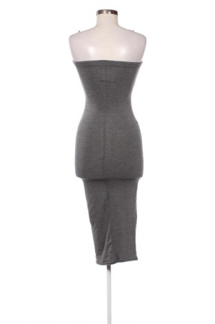 Kleid Pretty Little Thing, Größe XS, Farbe Grau, Preis € 20,03