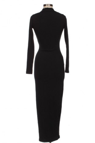 Рокля Pretty Little Thing, Размер XS, Цвят Черен, Цена 27,99 лв.