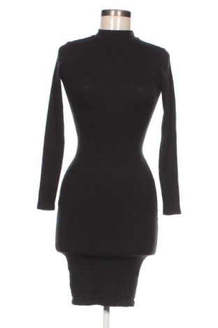 Рокля Pull&Bear, Размер S, Цвят Черен, Цена 39,00 лв.