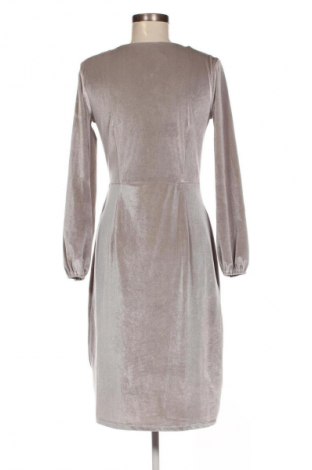 Рокля Reserved, Размер M, Цвят Сив, Цена 39,14 лв.