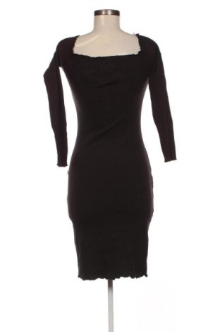 Рокля Sinsay, Размер S, Цвят Черен, Цена 61,94 лв.