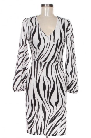 Рокля Sinsay, Размер M, Цвят Многоцветен, Цена 39,14 лв.