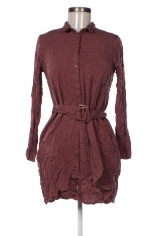 Рокля Sinsay, Размер M, Цвят Пепел от рози, Цена 47,88 лв.