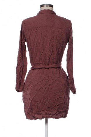 Рокля Sinsay, Размер M, Цвят Пепел от рози, Цена 47,88 лв.