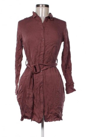 Рокля Sinsay, Размер S, Цвят Пепел от рози, Цена 77,14 лв.