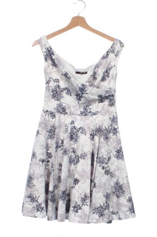 Рокля TFNC London, Размер M, Цвят Многоцветен, Цена 48,88 лв.