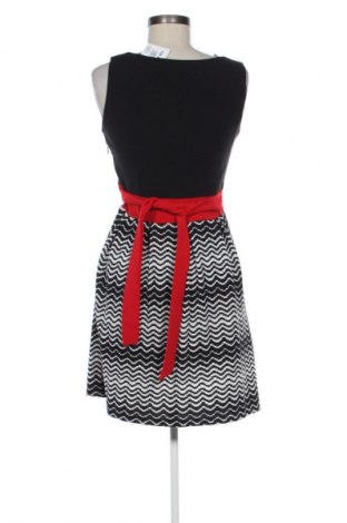 Рокля Tenki, Размер M, Цвят Многоцветен, Цена 39,00 лв.