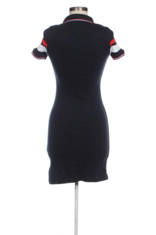 Рокля Tommy Hilfiger, Размер M, Цвят Син, Цена 103,62 лв.