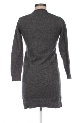 Рокля Uniqlo, Размер M, Цвят Многоцветен, Цена 49,64 лв.