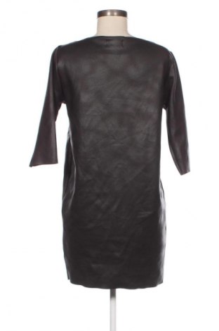 Рокля Vicolo, Размер S, Цвят Черен, Цена 32,99 лв.