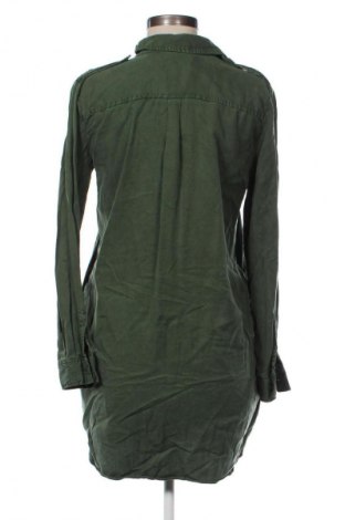 Kleid Zara, Größe M, Farbe Grün, Preis 15,99 €