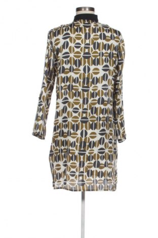 Рокля Zara, Размер M, Цвят Многоцветен, Цена 27,00 лв.