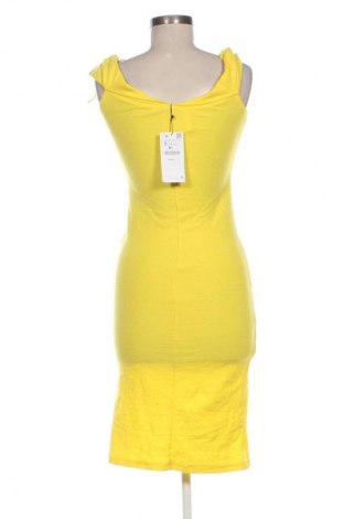 Рокля Zara, Размер S, Цвят Жълт, Цена 61,99 лв.