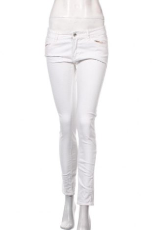 Дамски панталон Armani Exchange, Размер M, Цвят Бял, 99% памук, 1% еластан, Цена 78,00 лв.