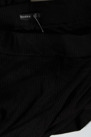 Pantaloni de femei Bershka, Mărime M, Culoare Negru, Preț 148,03 Lei