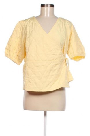 Дамска блуза Love Copenhagen, Размер L, Цвят Жълт, Цена 29,58 лв.