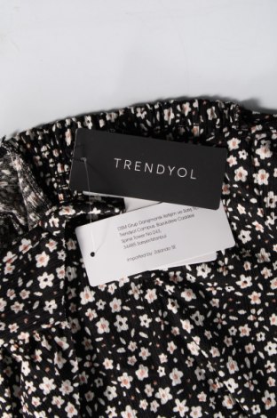 Дамска блуза Trendyol, Размер M, Цвят Многоцветен, Цена 9,36 лв.