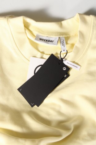 Дамска блуза Weekday, Размер M, Цвят Жълт, Цена 18,80 лв.