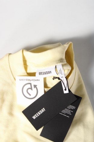 Дамска блуза Weekday, Размер XS, Цвят Жълт, Цена 5,60 лв.