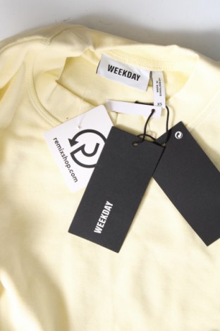 Γυναικεία μπλούζα Weekday, Μέγεθος XS, Χρώμα Κίτρινο, Τιμή 4,12 €