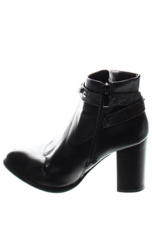 Dámské boty , Velikost 36, Barva Černá, Cena  145,00 Kč