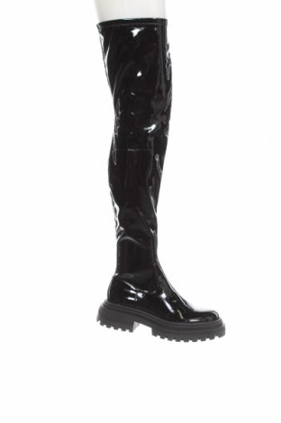 Γυναικείες μπότες Bershka, Μέγεθος 40, Χρώμα Μαύρο, Τιμή 31,16 €