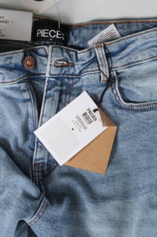 Dámske džínsy  Pieces, Veľkosť M, Farba Modrá, Cena  35,05 €