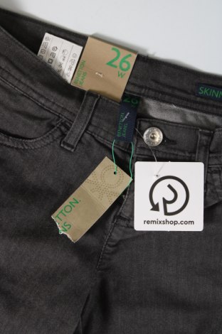 Damskie jeansy United Colors Of Benetton, Rozmiar S, Kolor Szary, Cena 200,06 zł