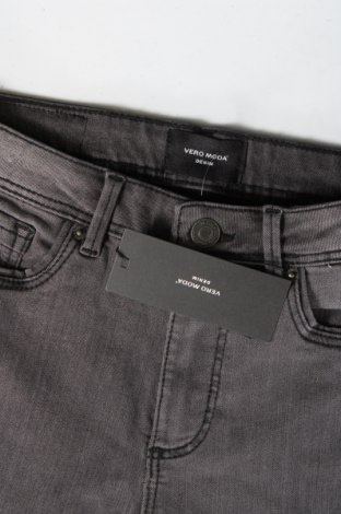 Dámske džínsy  Vero Moda, Veľkosť XS, Farba Sivá, Cena  4,91 €