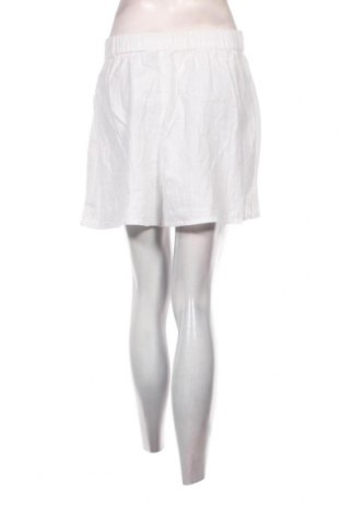 Γυναικείο κοντό παντελόνι ASOS, Μέγεθος M, Χρώμα Λευκό, Τιμή 4,45 €