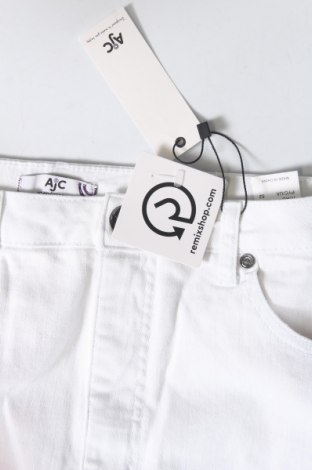 Γυναικείο κοντό παντελόνι Ajc, Μέγεθος XL, Χρώμα Λευκό, Τιμή 9,11 €