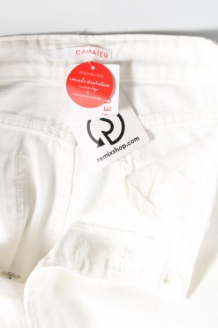 Pantaloni scurți de femei Camaieu, Mărime M, Culoare Alb, Preț 101,97 Lei